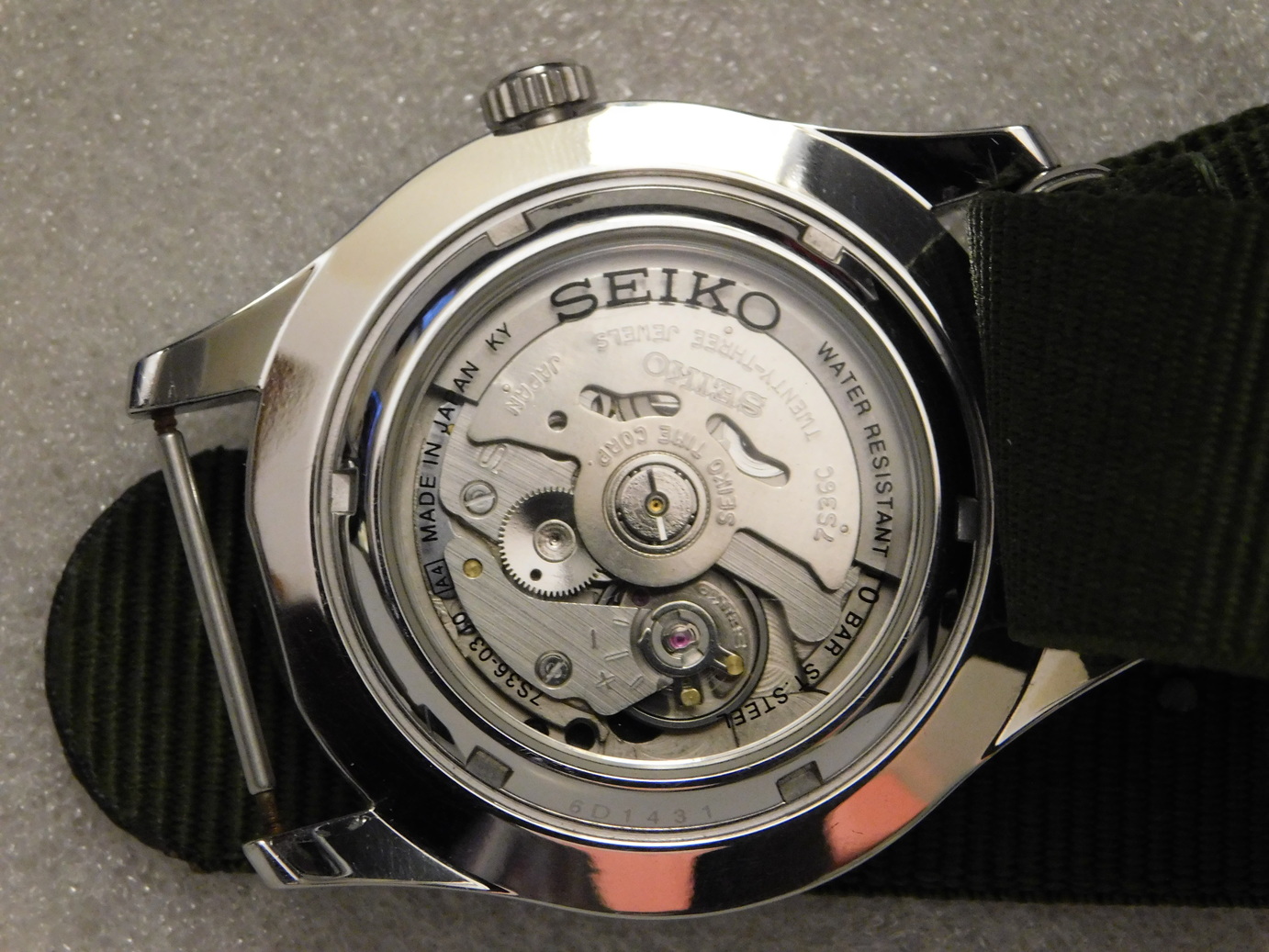 seiko_back_SNZG13J1_7S36.jpg